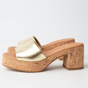 Andre Assous Sienna Metallic Leather Platform Sandals